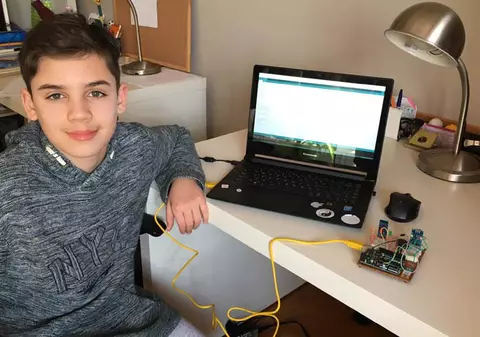 Andrei Covaci, elevul din Oradea care a inventat un detector de poluare. Puștiul de 12 ani a surprins IT-iștii din lumea întreagă