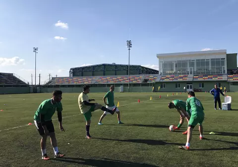 Stadion de milioane de euro la Liga a III-a. La Atletic Bradu joacă președintele echipei, care are 45 de ani! GALERIE FOTO