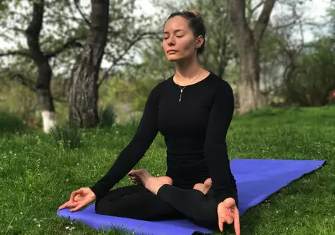 Laura Cosoi a făcut pentru prima oară yoga în aer liber. “E incredibil”