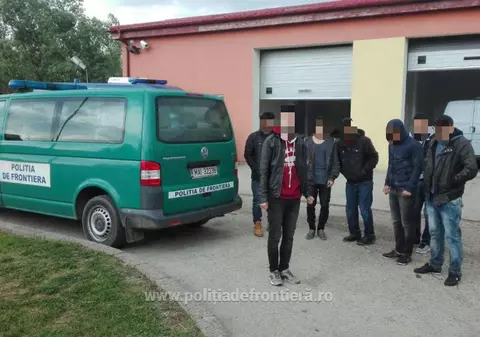 Migranți prinși la granița României cu Serbia. În grup se aflau și copii