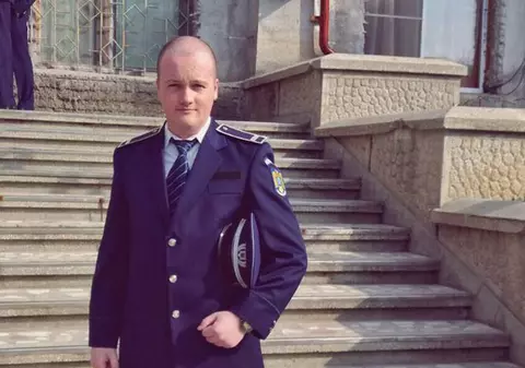Un polițist din Vaslui, aflat în timpul liber, a salvat de la moarte un sinucigaș. Bărbatul se spânzurase și a devenit violent după intervenția agentului