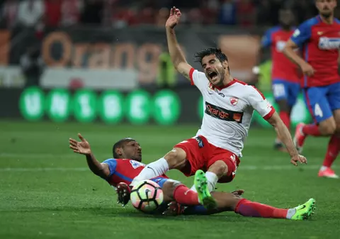 Reacții după Dinamo - FCSB 2-1. Crăciunescu: ”A fost penalty!”. Reghe: ”Meciul trebuia oprit”. Contra: ”N-avem șanse la titlu!”