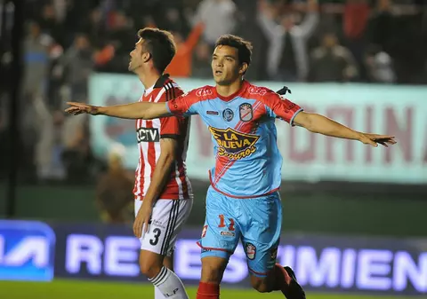 Dinamo îl transferă pe atacantul argentinian Zelaya. Vine din Cipru, a dat 15 goluri în acest sezon. E primul semn că va prelungi antrenorul Cosmin Contra?