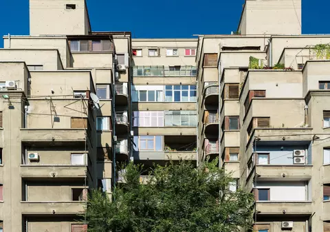 LIBERTATEA TE AJUTĂ: Cum se iau deciziile în adunarea generală la bloc  Poate vota cineva pentru mai mulți locatari?