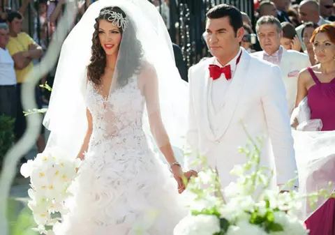 EXCLUSIV/ Borcea nu se poate lecui de Alina! I-a finanțat un turneu european ca să o aibă aproape