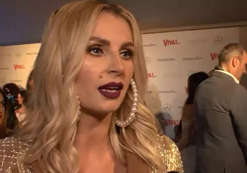 VIDEO EXCLUSIV/ Viva! Party 18 ani. Andreea Bănică nu și-a mai luat la ea ”încălzitorul de funduleț”! Am aflat ce ascund vedetele în poșete