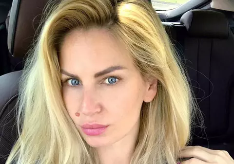 Andreea Bănică, pe ultima sută de metri cu botezul băiețelului. A plecat în căutarea florilor pentru eveniment