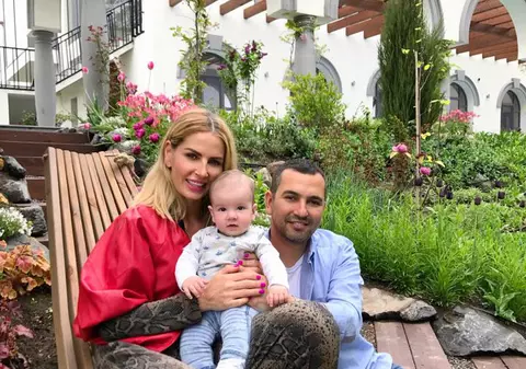 Live de la Andreea Bănică de acasă, înainte de botez | VIDEO