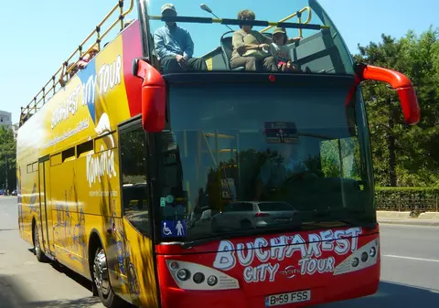 RATB relansează linia turistică “Bucharest City Tour”. Patru autobuze double-decker vor circula zilnic pe traseul Piața Presei - Piața Unirii