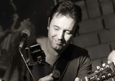 EXCLUSIV/ Cântă la freză în orașul milionarilor! Fostul iubit al Cristinei Rus, Călin Pop, a ajuns dentist de top