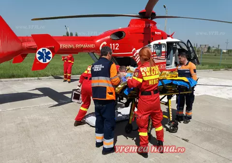 Copil rănit în drum spre grădiniță, în județul Vaslui. Lovit de o dubă, băiețelul a fost transportat cu elicopterul la Iași