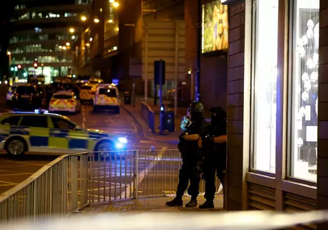 Cum a reușit Salman Abedi să intre neverificat pe Manchester Arena? Britanicii se plâng de proastele măsuri de securitate