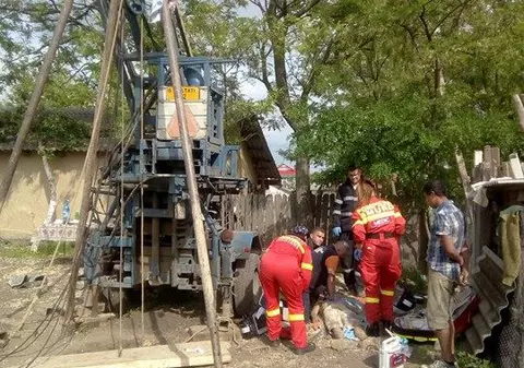 Un bărbat a murit după ce a căzut într-o fântână
