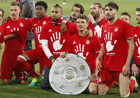 Germania, etapa 34. Bayern, campioană. Hamburg a scăpat, Wolfsburg merge în baraj. Dortmund a prins eroic locul 3. Măcel la Berlin. Clasament final / FOTO & VIDEO