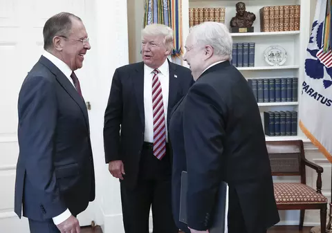 Trump l-a numit ”nebun” pe Comey în discuția cu Lavrov
