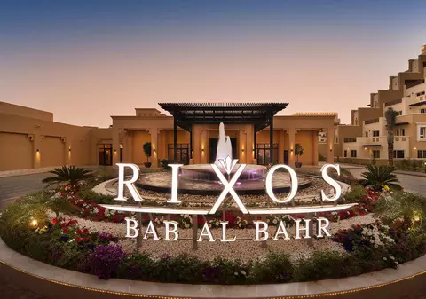 O importantă companie din Dubai caută în România barmani şi ospătari. Pune la bătaie 100 de posturi, într-un hotel de lux