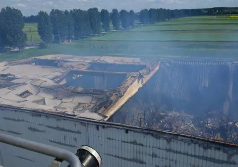 FOTO&VIDEO/ Incendiul din Dărăști încă nu a fost lichidat. Există focare mocnite chiar și după 60 de ore