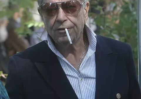 FOTO EXCLUSIV/ Ion Dichiseanu umblă ”dichisit” și când iese la piață. Mare crai la 83 de ani!