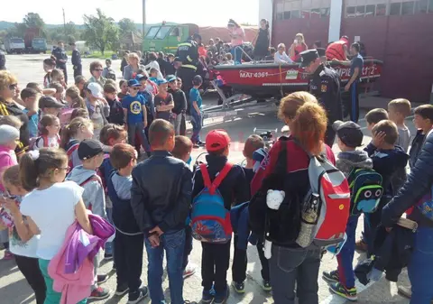 Ce au făcut elevii în săptămâna ”Școala altfel”. De la lecții de apărare la plimbări cu balonul cu aer