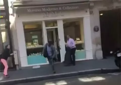 VIDEO | Jaf pe Champs Elysees. Ceasuri de 900 de mii de euro furate în câteva secunde