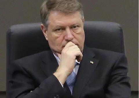 Iohannis: Funcția de premier devine vacantă prin demisie sau moțiune de cenzură, nu e cazul acum; Cer rezolvarea crizei