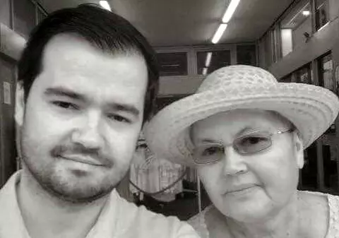 Cea mai grea zi din viața artistului. Mama lui Laurențiu Duță a fost înmormântată