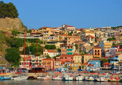 (P) Între atracții istorice și plajă, în Parga
