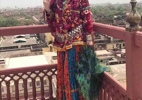 VIDEO EXCLUSIV/ Loredana crede într-o colaborare cu Iulia Vântur. «Eram chiar în India când și-a lansat un single»