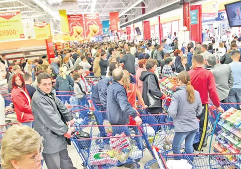 Carne de pui expirată de șase ani, vândută în magazin / GALERIE FOTO