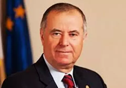 Ministrul Educației vrea să reducă naveta la sate. Vrea să redeschidă școli închise de 10 ani