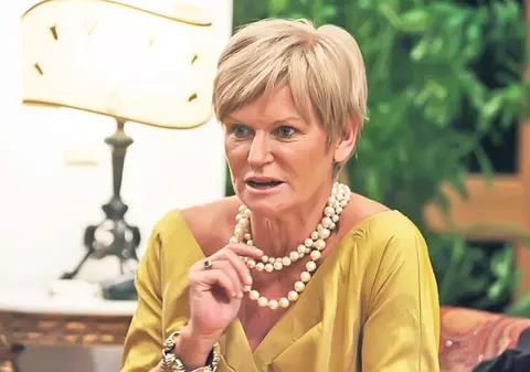 Monica Tatoiu o atacă în termeni duri pe Corina: „Când umbli pe stradă, te apleci și ți se văd chiloții, nu e o invitație?”