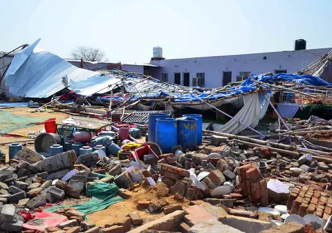 Cel puțin 24 de persoane au murit la o nuntă după ce s-a prăbușit un perete peste ei