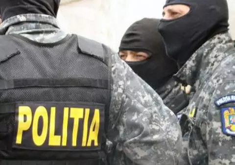 UPDATE. Percheziţii la Penitenciarul Rahova şi în judeţele Călăraşi şi Prahova. Liderul grupării ar fi intermediat denunţuri. 10 persoane, reținute pentru 24 de ore