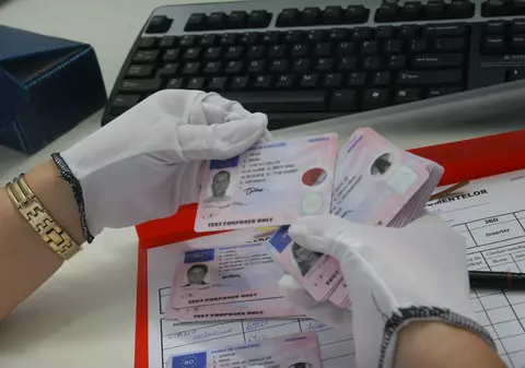 EXCLUSIV/ Cum te chinuie statul, pe banii tăi și pe timpul tău! Schimbarea permisului auto, pas cu pas!