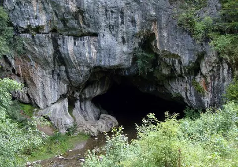 Comoara de taină din Peștera Bolii. De ce se feresc localnicii de blestemul ei!