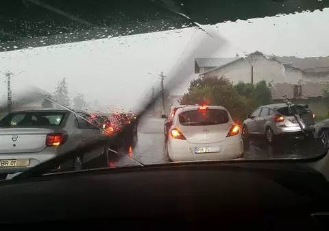 COD GALBEN de averse, vijelii și grindină. Ploi însemnate cantitativ, în Moldova, Muntenia și Dobrogea