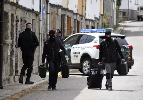 Patru români acuzați că au violat o tânără în Spania