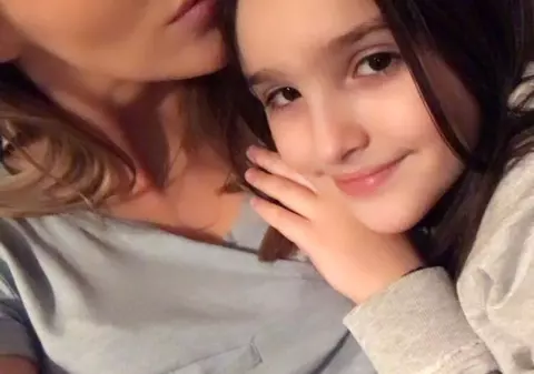 VIDEO EXCLUSIV/ Fiica lui Adi Cristea retrăiește copilăria mamei sale... în copaci!