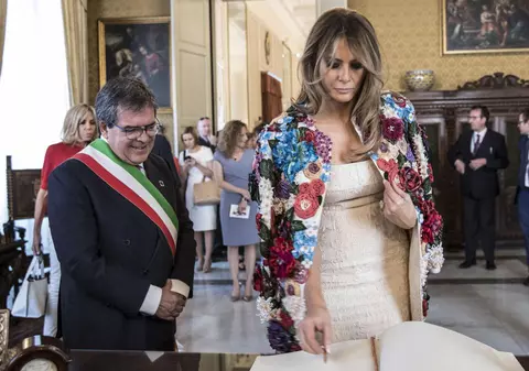 FOTO&VIDEO/ Melania Trump a purtat un sacou de peste 50.000 de dolari în Sicilia