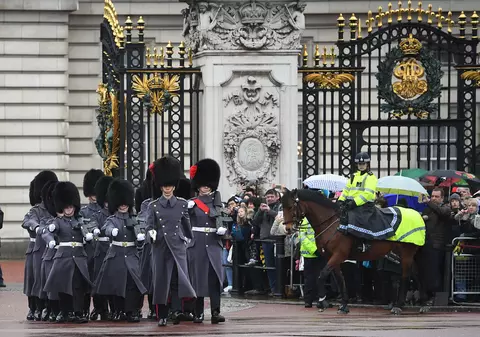 A doua arestare după incidentul de la Buckingham. Un suspect de terorism, reținut de polițiști