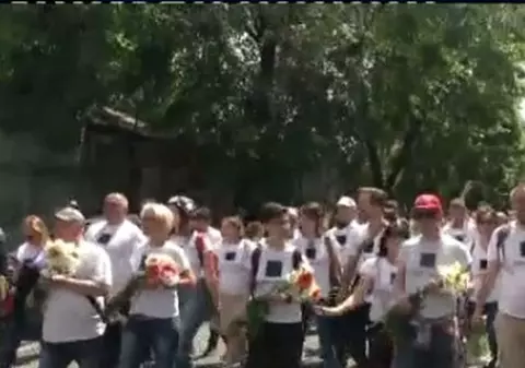 Participanții la Marșul Solidarității din Chișinău, stropiți cu aghiasmă și huiduiți