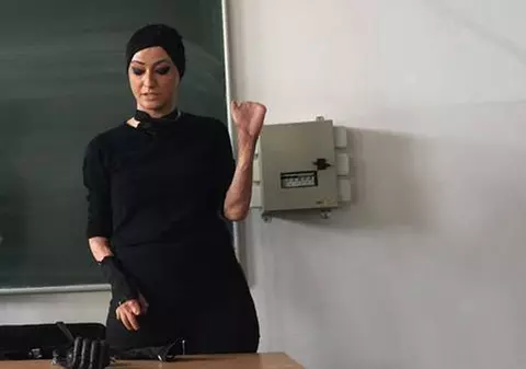 Tedy Ursuleanu: Statul dă 234 de lei unui rănit în Colectiv. In plus trebuie să demonstreze că nu i-au crescut degetele arse