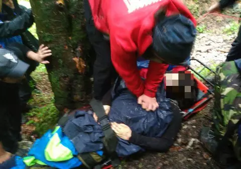 UPDATE | Turista care a căzut într-o prăpastie, pe Jepii Mici, a murit (FOTO)