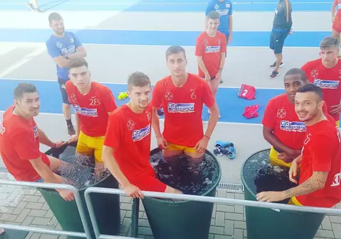 În Slovacia, steliștii de distrează în butoaie cu gheață! Duminică l-au sărbătorit pe Marko Momcilovici