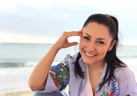 Andra a ajuns la malul mării împreună cu familia ei. Vremea schimbătoare le-a cam dat bătăi de cap