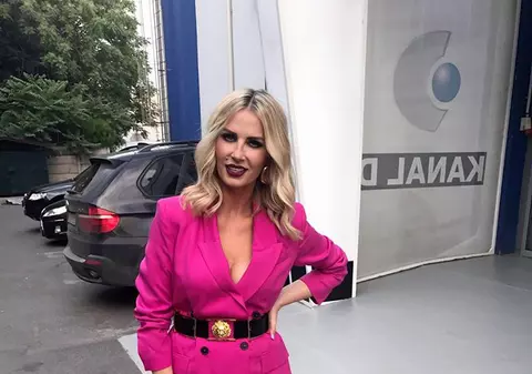 Ținuta purtată de Andreea Bănică la „Bravo, ai stil!” a fost admirată de toată lumea. “Ce bine îți stă așa”