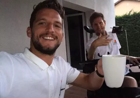 Surpriză incredibilă pentru Mihai Neșu: a fost vizitat de prietenul belgian Dries Mertens! ”O să susțin fundația lui Mihăiță” | FOTO