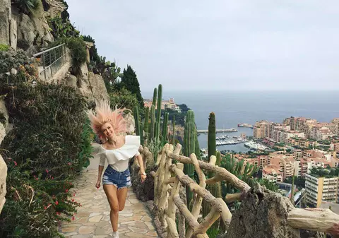 Andreea Bălan s-a pozat la cumpărături și a făcut imaginea publică. Fanii s-au amuzat când au văzut cu ce e încălțată. “Cred că glumești”