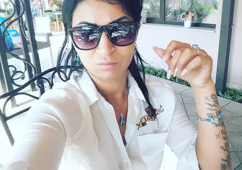 Ramona de la Clejani s-a schimbat total. Fiica nelegitimă a lui Ioniță a dat lovitura, după ce în urmă cu 3 ani cânta pe străzi