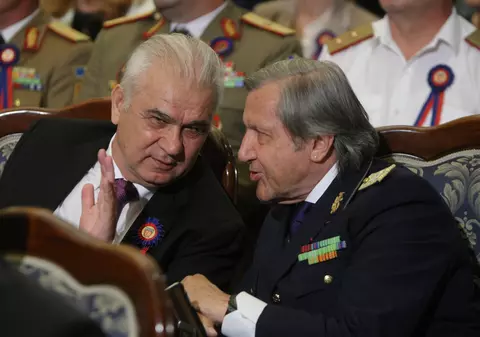 Ilie Năstase, general cu cercel. Fostul tenismen a afișat un look nonconformist la aniversarea a 70 de ani de la înființarea CSA Steaua București